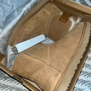 UGG BOOTS MINI BAILEY LOGO STRAP